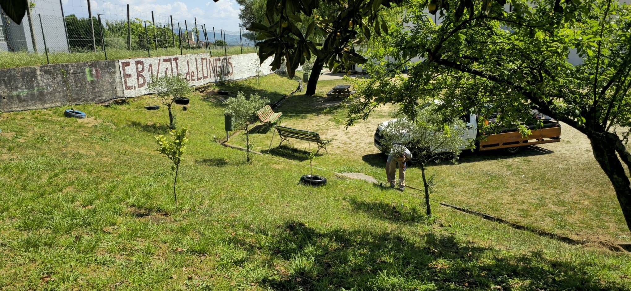 Horta - EB Longos
Colaboração da junta de freguesia no tratamento do terreno