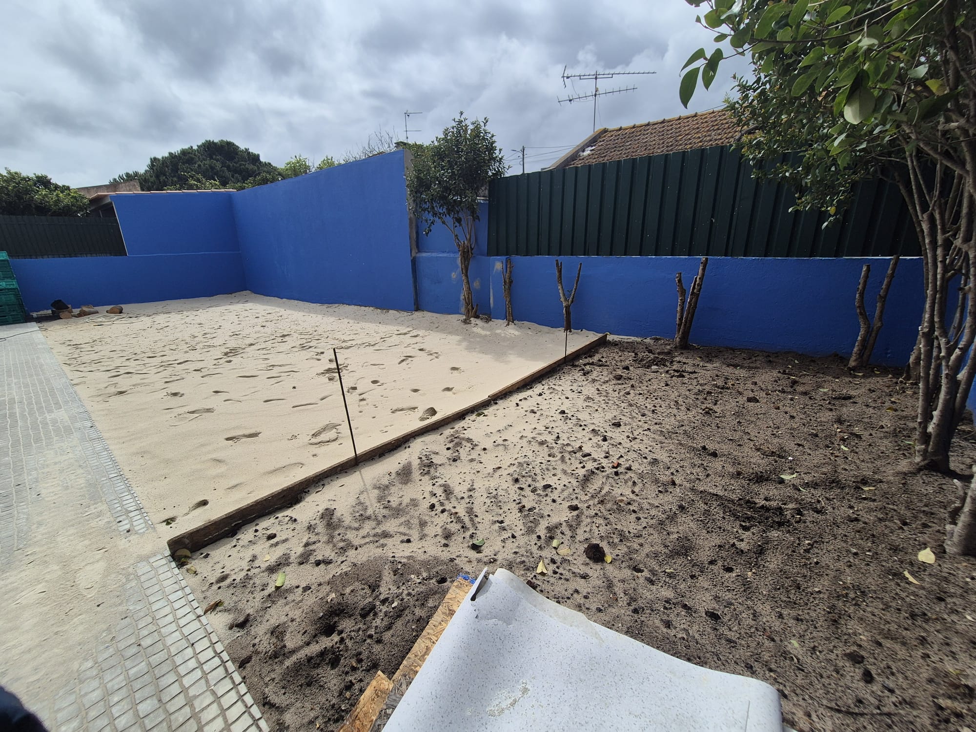 Escola em fim de obras / início do processo - "horta atual" 3