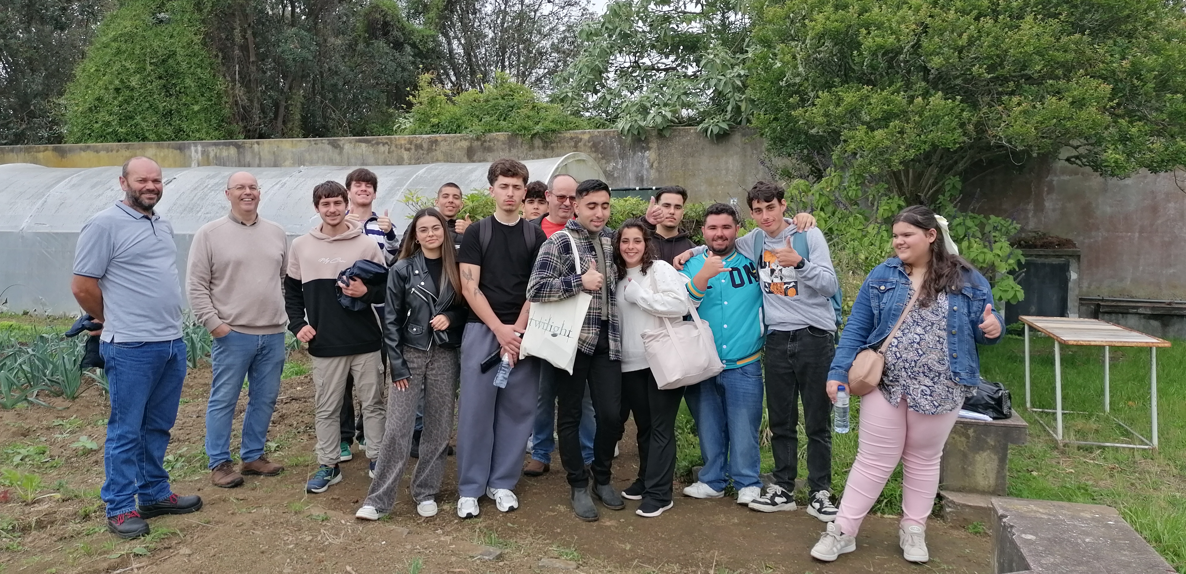 Visita de Escola Básica e Secundária da Povoação a nossa horta