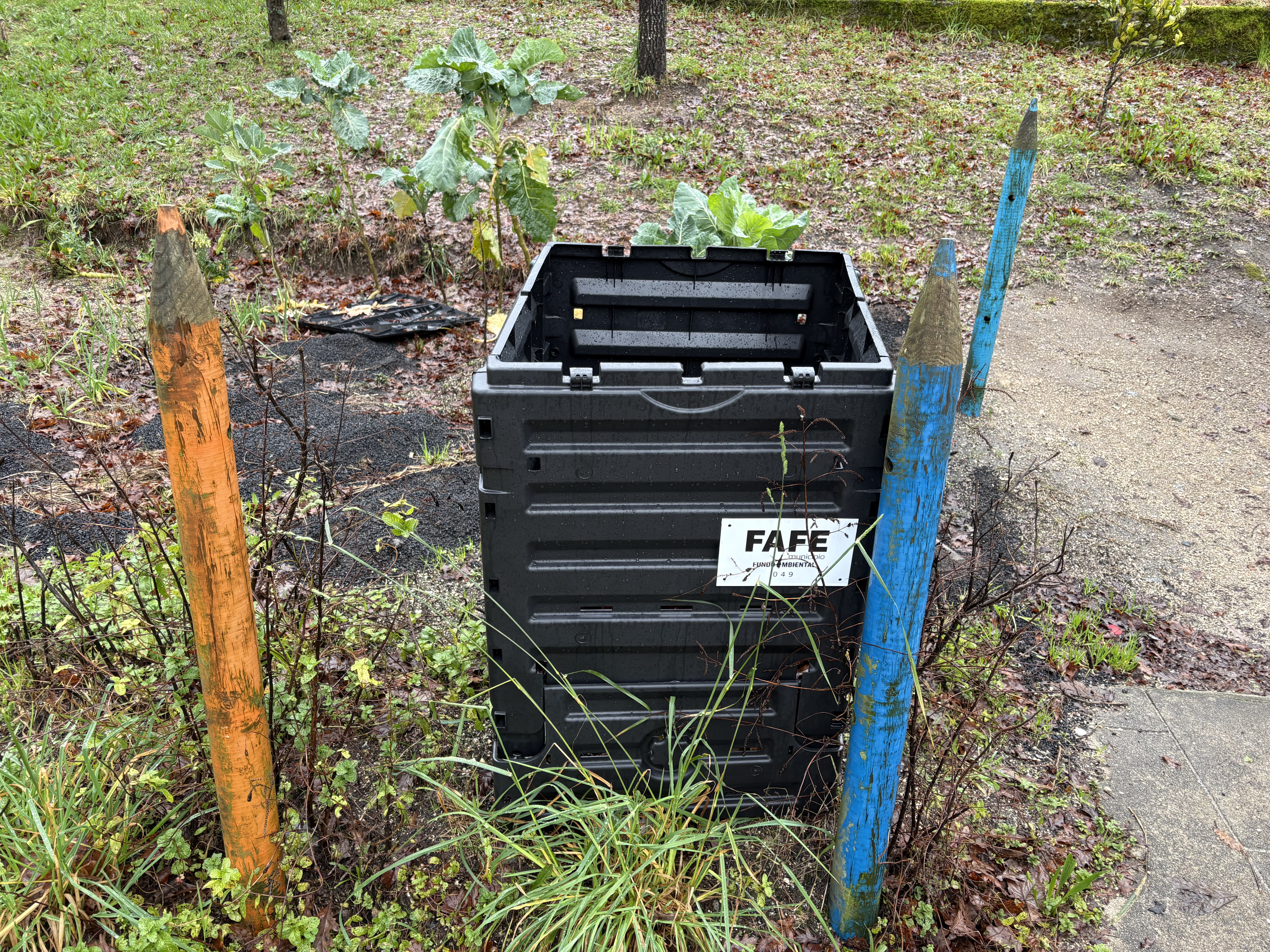 Caixa de compostagem na horta